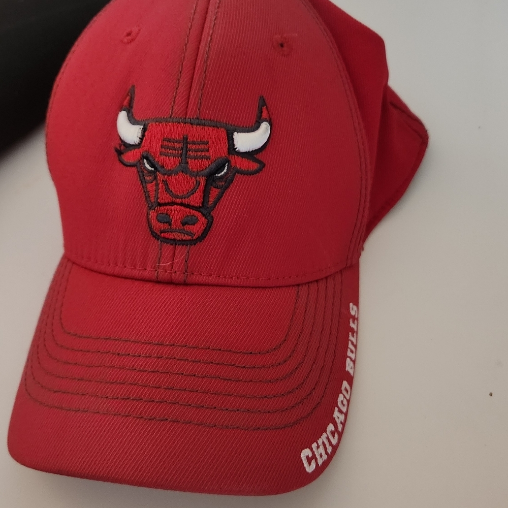 Chicago bulls hat FITTED size medium/large
